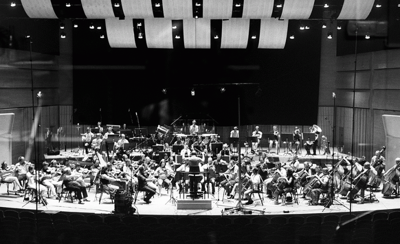 Paul Bateman conducting the Norrköping Symphony Orchestra